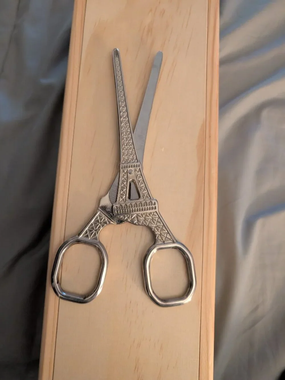 Eiffel Tower scissors (both)